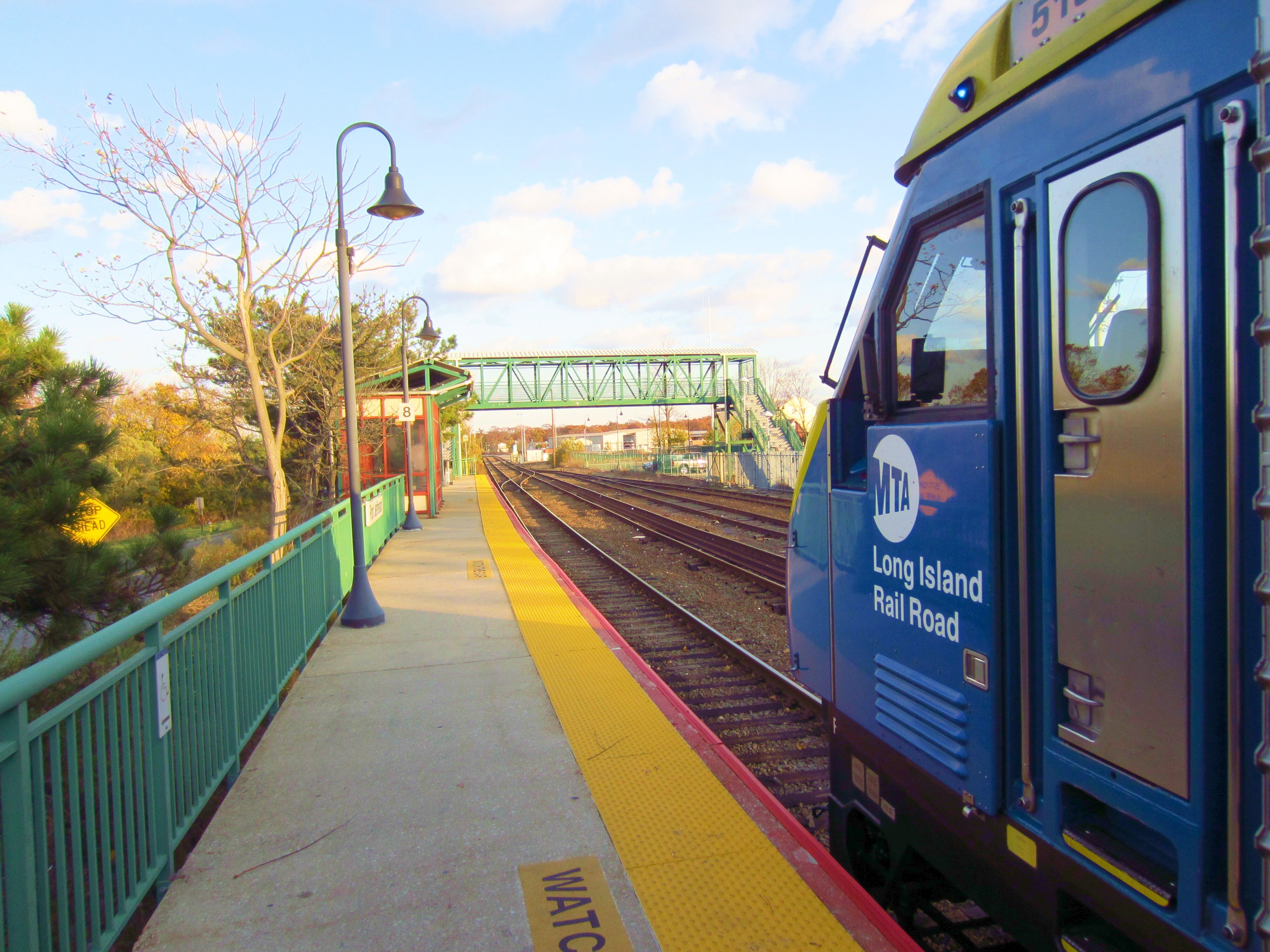 August 10-11: Buses Substitute for Midday Trains Between Huntington and Port Jefferson