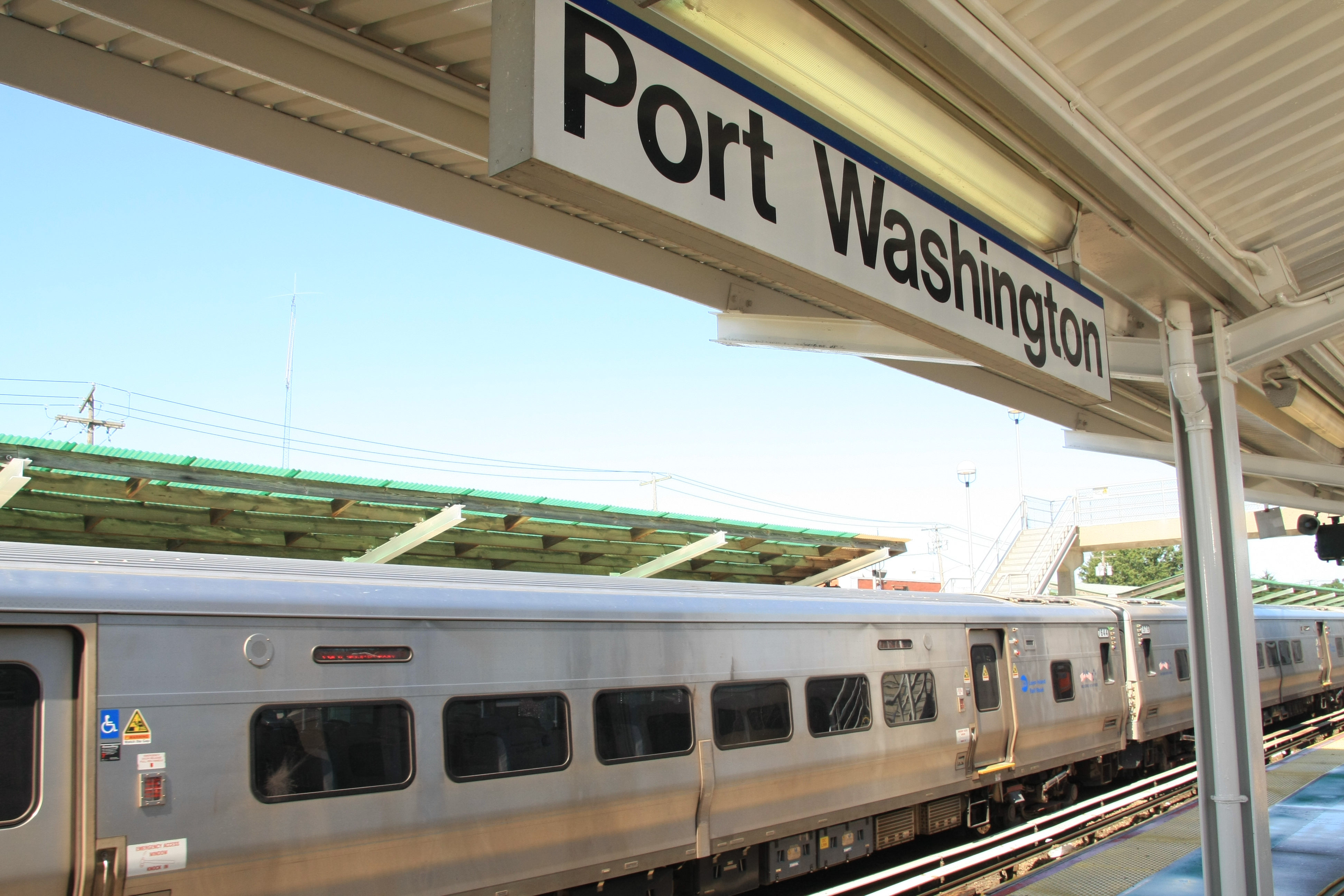 August 22: Buses Substitute for Trains Between Port Washington and Bayside