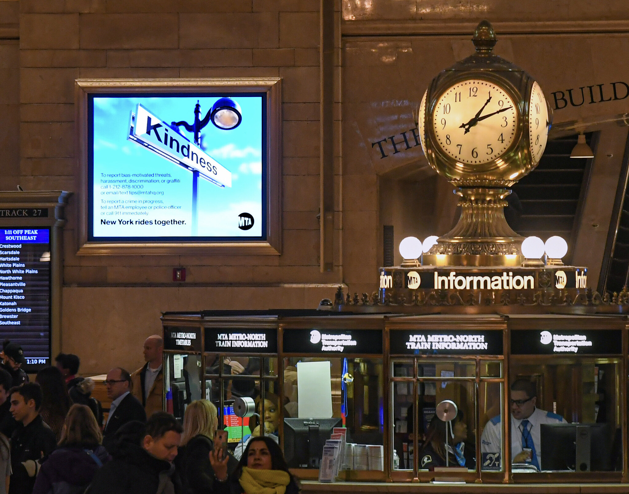 Grand Central Information Booth Closed for Maintenance Work