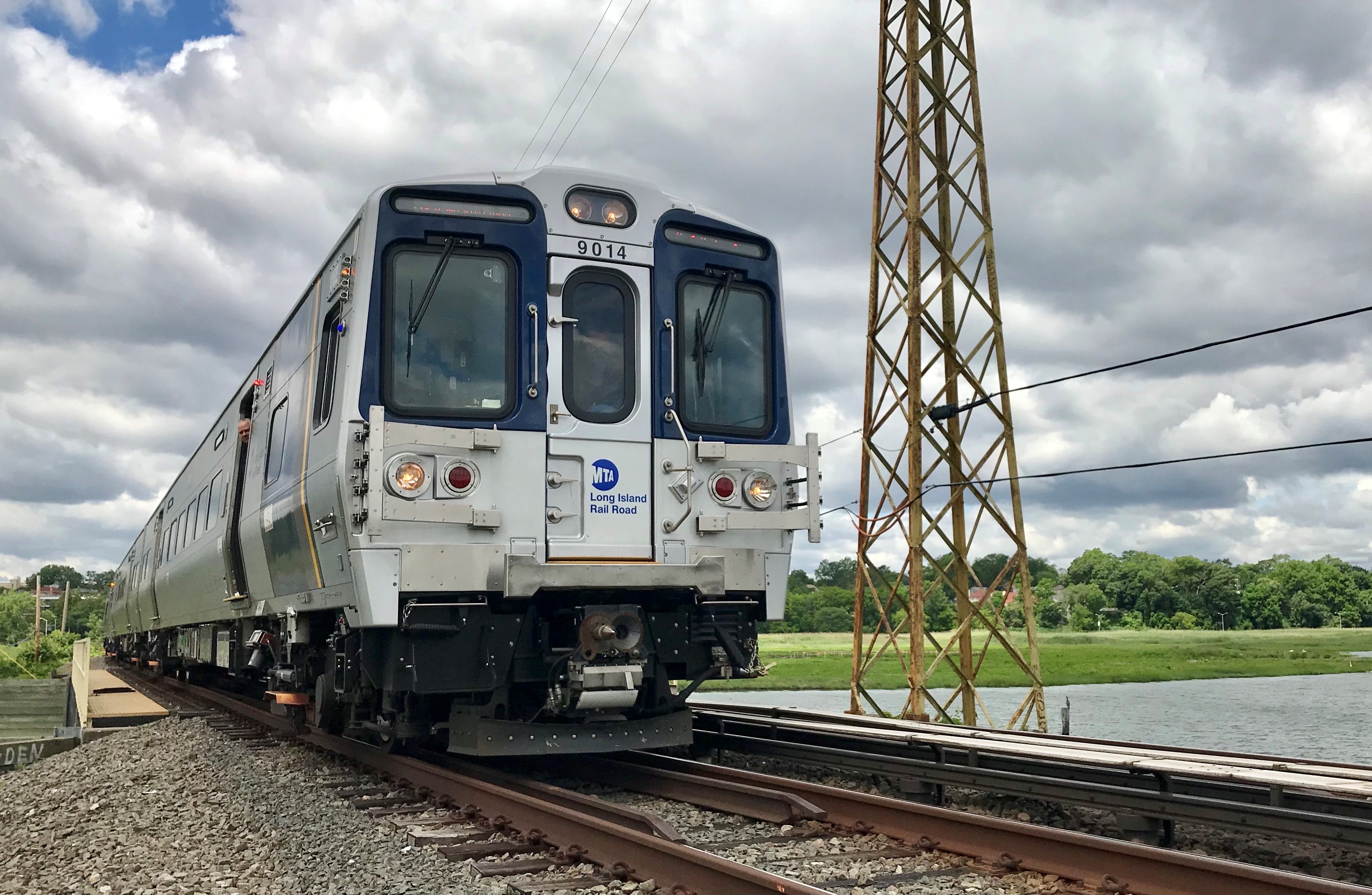August 28: Buses Replace Trains between Far Rockaway and Valley Stream