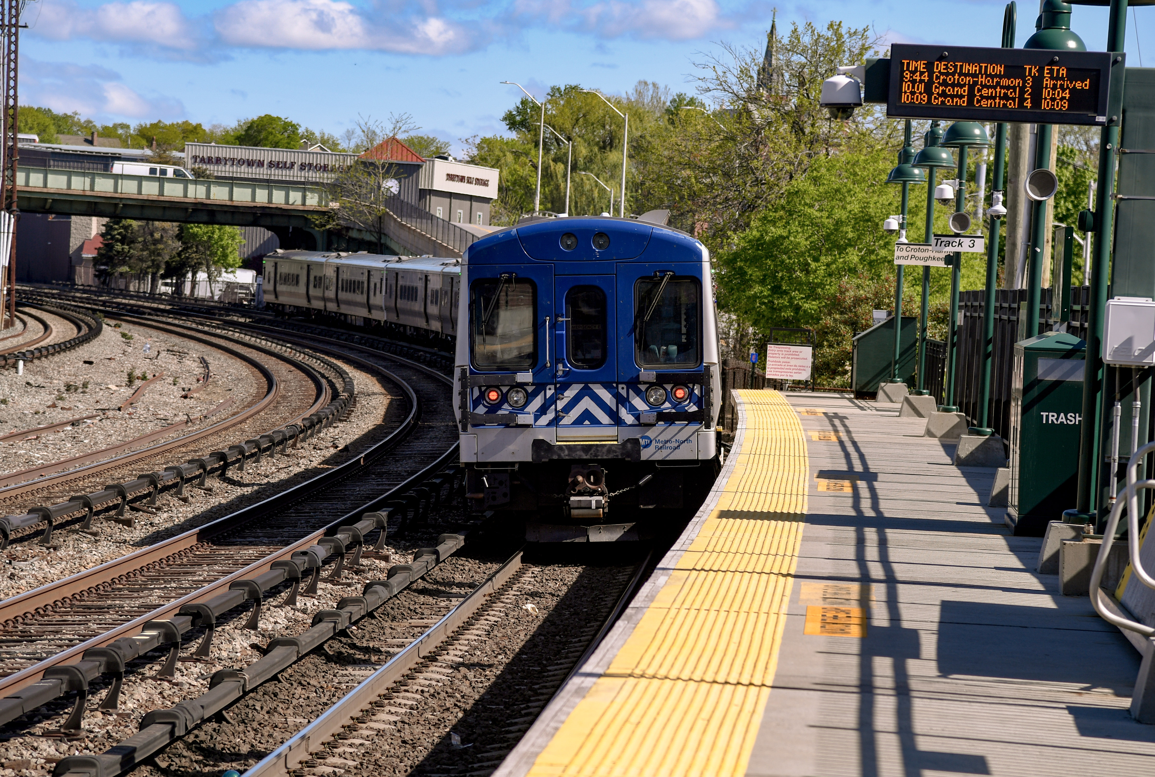 Metro-North Reminds Customers of Final Weekend to Catch a Leaf Peeper Train on the Hudson Line